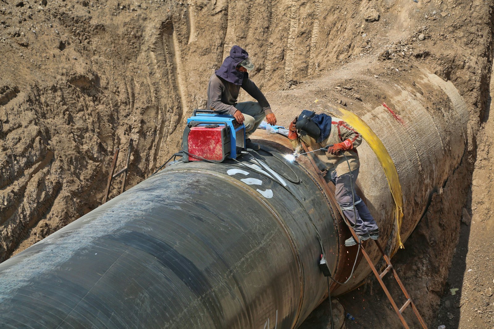 Pipeline welding project in Gujarat
